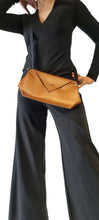 Load image into Gallery viewer, Purse Poch camel