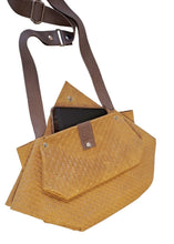 Load image into Gallery viewer, Sac Berlingo cannage moutarde