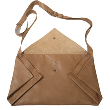 Load image into Gallery viewer, Pochette Post Camel
