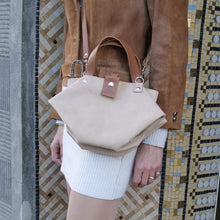 Load image into Gallery viewer, Sac Berlingo Cuir Fantasy Grained Nude Basket-Nada Bags Paris