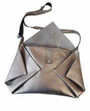 Load image into Gallery viewer, Sac Mail City Metal