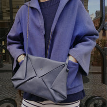 Load image into Gallery viewer, Sac Mail Cuir Grained Navy-Nada Bags Paris