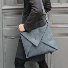 Charger l'image dans la galerie, Sac Post Cuir Vintage Gris-Nada Bags Paris