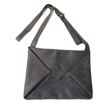 Charger l'image dans la galerie, Sac Post Cuir Vintage Gris-Nada Bags Paris
