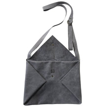 Charger l'image dans la galerie, Sac Post Cuir Vintage Gris-Nada Bags Paris