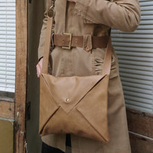 Load image into Gallery viewer, Sac Post Cuir Wild Soft Camel-Nada Bags Paris