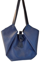 Load image into Gallery viewer, Sac Tulip Caba cuir bleu grainé