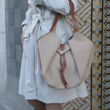 Load image into Gallery viewer, Sac Tulip Cuir Gaufré Vannerie Fantasy Grained-Nada Bags Paris