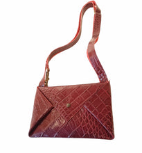 Load image into Gallery viewer, pochette Post Micro cuir reptile rouge
