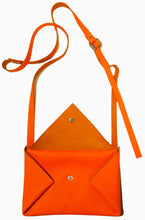 Charger l&#39;image dans la galerie, Post Micro cuir - Nada Bags Paris | orange fluo
