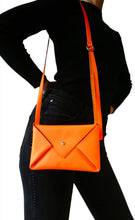 Load image into Gallery viewer, Post Micro cuir - Nada Bags Paris | orange fluo
